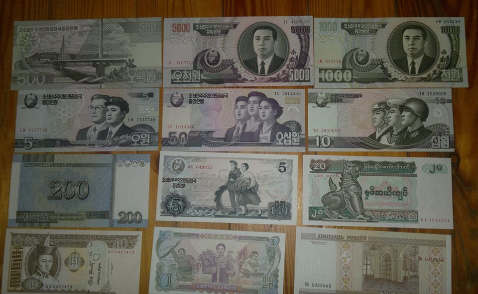 Müxtəlif ölkələrdən banknotlar satılır. 